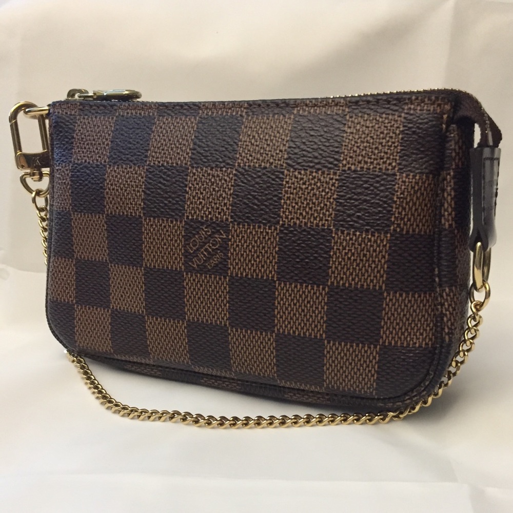 Louis Vuitton Mini Pochette in D.E. 💯 Authentic